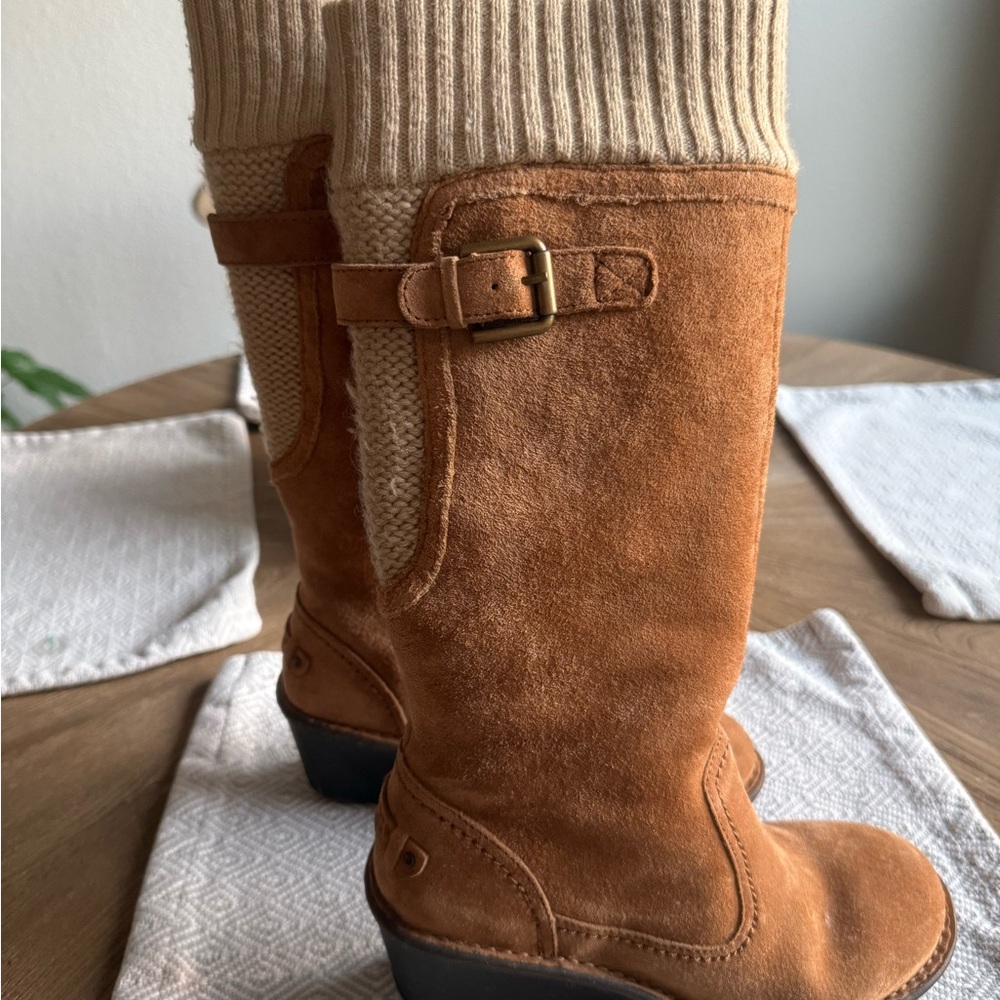 Ugg Cream Shearling Lined Interior - image 2